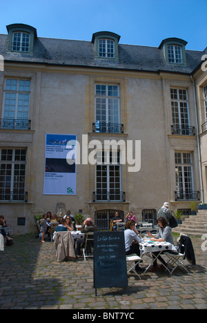 Schwedisches Institut Hof Restaurant Hotel de Marle in Le Marais Bezirk Paris Frankreich Mitteleuropa Stockfoto