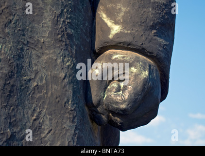 Nahaufnahme von sowjetischen Soldaten Statue, Liberation Monument, Memento Park (Szoborpark) in Budapest, Ungarn Stockfoto