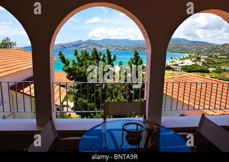 Blick auf die Grand Anse Bay vom Mount Cinnamon Resort, Grenada, Windward Islands, Karibik. Stockfoto