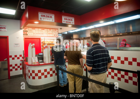 Die neue Five Guys Burger und Pommes frites Lage in lower Manhattan in New York Stockfoto