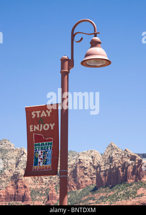 Sedona, Arizona, USA - Willkommens-Schild und roten Felsen Stockfoto