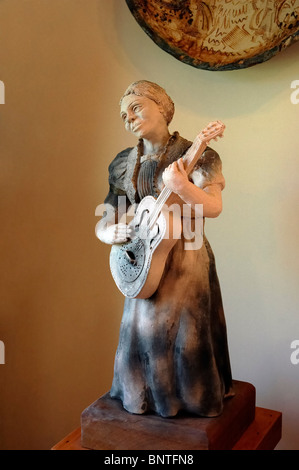 Keramik-Skulptur von David Waltz, Columbia, KY. Stockfoto