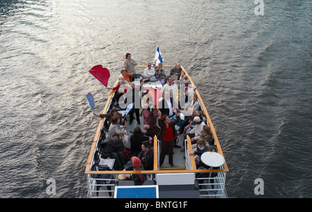 Ein Ausflugsschiff an der Spree, Berlin, Deutschland Stockfoto