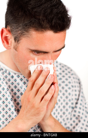 Nahaufnahme eines Patienten Niesen Stockfoto