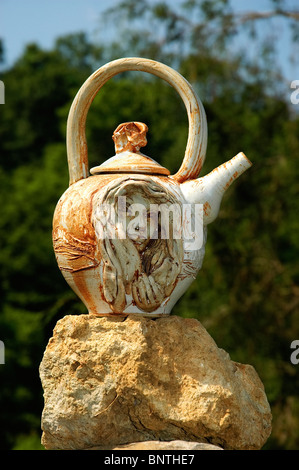 Keramik-Skulptur von David Waltz, Columbia, KY. Stockfoto