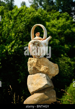 Keramik-Skulptur von David Waltz, Columbia, KY. Stockfoto