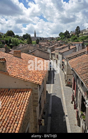 Blick von der Dachterrasse des mittelalterlichen Parthenay Deux-Sèvres Frankreich Stockfoto