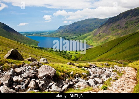 Blick über Wast Wasser von Wasdale Head Route bis Scafell Pike, Lake District, Cumbria, England, UK Stockfoto