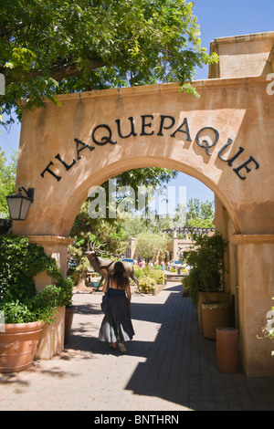 Sedona, Arizona, USA - Tlaquepaque mexikanischen Themen Einzelhandel Hof Dorf Stockfoto