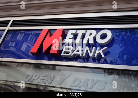 Metro-Bank in Holborn, London, der erste neue UK High Street in mehr als 100 Jahren Stockfoto