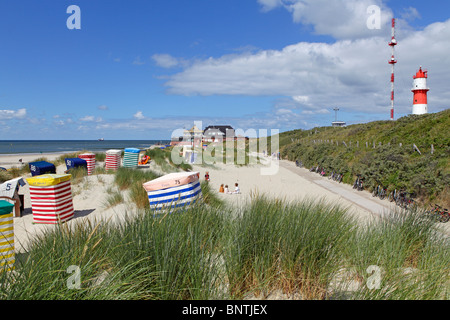 Südstrand und elektrische Leuchtturm der Insel Borkum, Ostfriesland, Nordseeküste, Niedersachsen, Deutschland Stockfoto