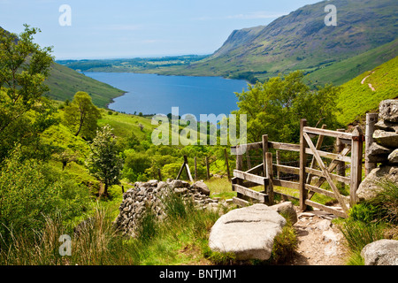 Blick über Wast Wasser von Wasdale Head Route bis Scafell Pike, Lake District, Cumbria, England, UK Stockfoto