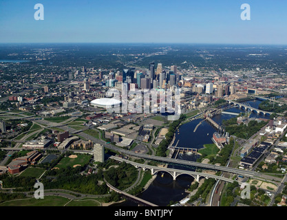 Luftaufnahme über Mississippi Fluß Skyline Minneapolis Minnesota Stockfoto