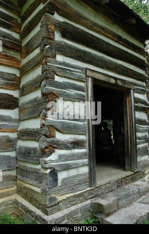 Log-Bau von der alten Mulkey Gemeindehaus State Historic Site (1804), politisch, KY. Stockfoto