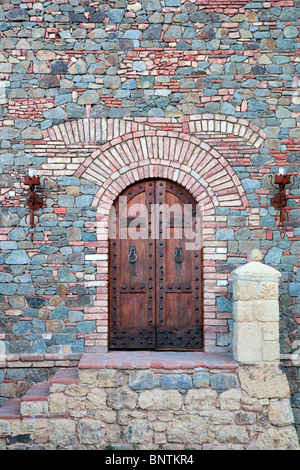 Tür des Schlosses. Castello di Amerorosa. Napa Valley, Kalifornien. Eigentum freigegeben
