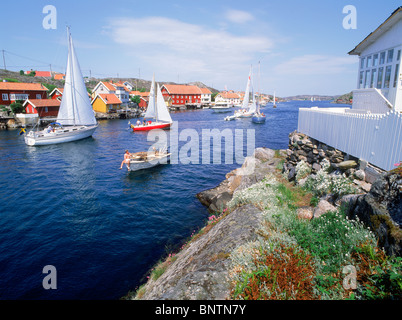 Segelboote, die Westküste Schwedens Küste Dorf Kyrkesund Bohusland Weitergabe Stockfoto