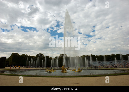 Drachen Brunnen in den Gärten von Versailles Stockfoto