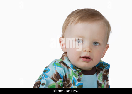 Baby Boy in Print Hawaiihemd in Nahaufnahme Stockfoto