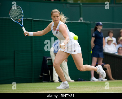 Kim Clijsters (BEL) in Aktion während Wimbledon Tennis Championships 2010 Stockfoto