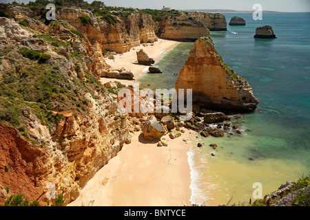 einer der Algarven beste Strände, Praia da Marinha in der Nähe von Carvoeiro in Portugal, Europa Stockfoto