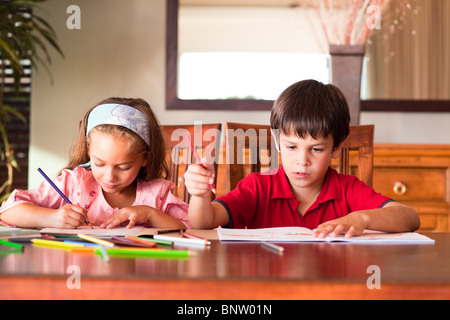 Kinder Hausaufgaben Stockfoto