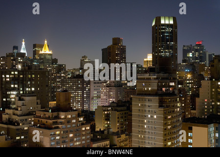 Skyline von New York City in der Abenddämmerung Stockfoto