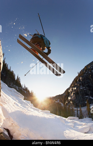 Skifahrer Mitte Sprung in Aspen Colorado Stockfoto