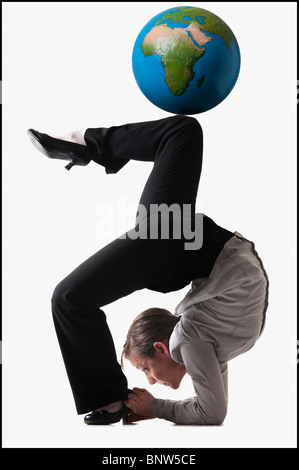 Geschäftsfrau bücken nach hinten Stockfoto