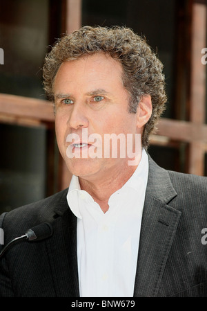 WILL FERRELL MARK WAHLBERG geehrt mit einem Stern auf dem HOLLYWOOD WALK OF FAME LOS ANGELES Kalifornien USA 29. Juli 2010 Stockfoto