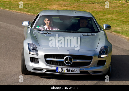 2010 Mercedes-Benz SLS AMG auf dem Goodwood Festival of Speed, Sussex, England, UK. Stockfoto