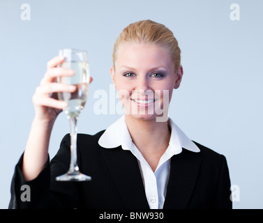 Business-Frau mit einem Champagner-Glas Stockfoto