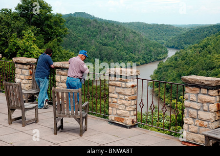 Cumberland River gesehen von der Dupont-Lodge am Cumberland Falls State Park Resort, KY. Stockfoto