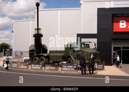 Artillerie Stück außerhalb BAE Systems Pavillons an Farnborough International Air Show 2010 Großbritannien Stockfoto