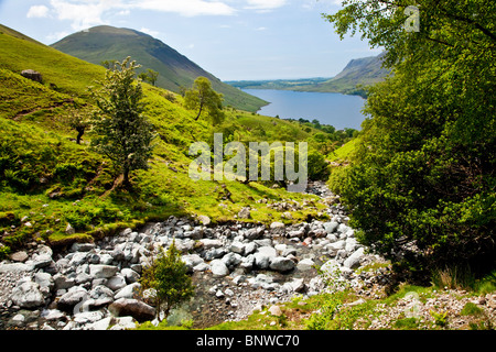 Blick über Wast Wasser von Wasdale Head Route bis Scafell Pike, Lake District, Cumbria, England, UK Stockfoto