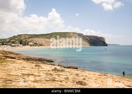 Meer und Strand von Praia de Luz, in der Nähe von Lagos an der Algarve in Portugal. Stockfoto