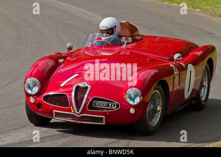 1953 Alfa Romeo 3000 "Disco Volante" mit Fahrer Christopher Mann auf dem 2010 Goodwood Festival der Geschwindigkeit, Sussex, England, UK. Stockfoto