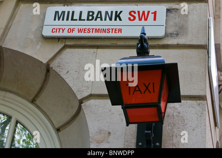 Straßenschild Millbank SW1 City of Westminster, London England Stockfoto