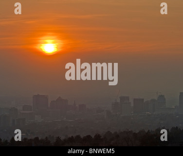 Atmosphärischen Inversion fallen Smog und Luftverschmutzung in Salt Lake City, Utah, USA Stockfoto