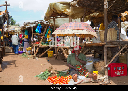 Ein Dorf-Flohmarkt in Kenia Stockfoto