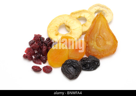 Getrocknete Früchte (Birnen, Apfelringe, Preiselbeeren, Aprikosen, Pflaumen) Stockfoto