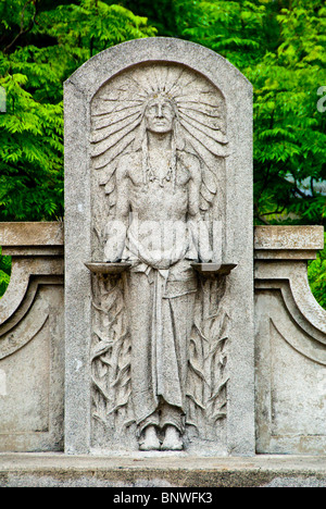 Comanche indische Basrelief Figur, einmal ein Brunnen von Waldine Tauch auf Commerce Street Bridge, San Antonio, Texas, USA Stockfoto