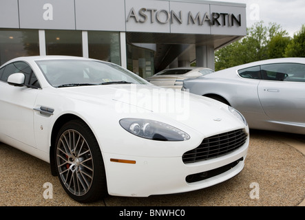 Ein Aston Martin Autohaus. Stockfoto