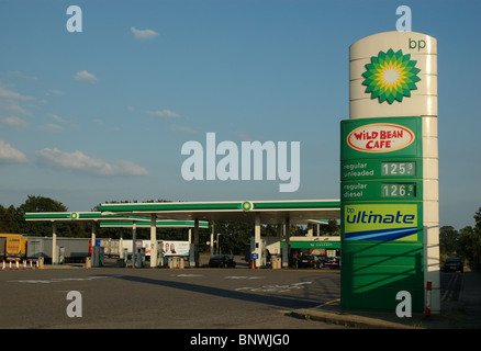 BP Tankstelle, Watford Gap Dienstleistungen auf der M1 Autobahn, Northamptonshire, England, UK Stockfoto