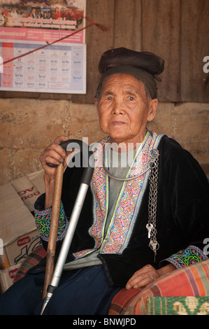 Frau in einem kleinen Dorf in der Amphoe Mae Rim, Provinz Chiang Mai, Thailand, Asien Stockfoto