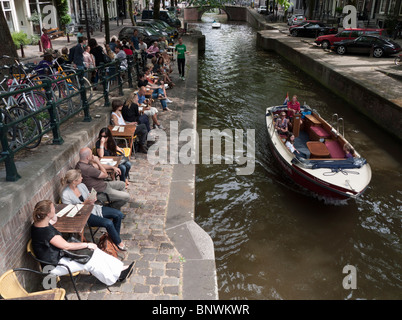 Cafe neben Kanal in Jordaan Viertel von Amsterdam Niederlande Stockfoto