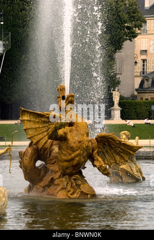 Drachen Brunnen in den Gärten von Versailles Stockfoto