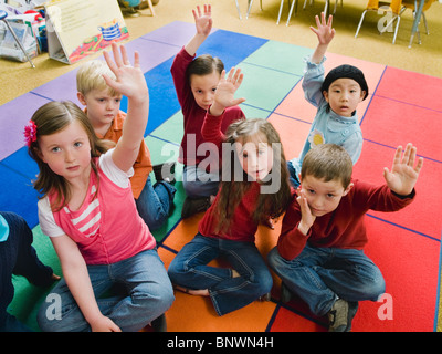 Grundschüler, die Erziehung ihrer Hände Stockfoto