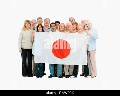 Gruppe von Menschen halten eine japanische Flagge Stockfoto