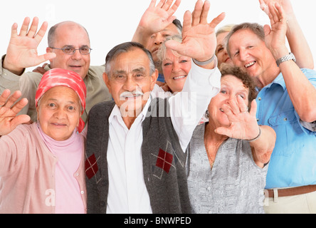 Eine Gruppe von Menschen, die winken Stockfoto