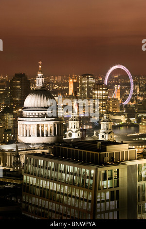 London Skyline bei Nacht, aerial view Stockfoto